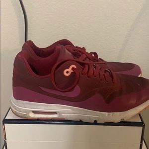 Red Nike Shoes Size 7 1/2